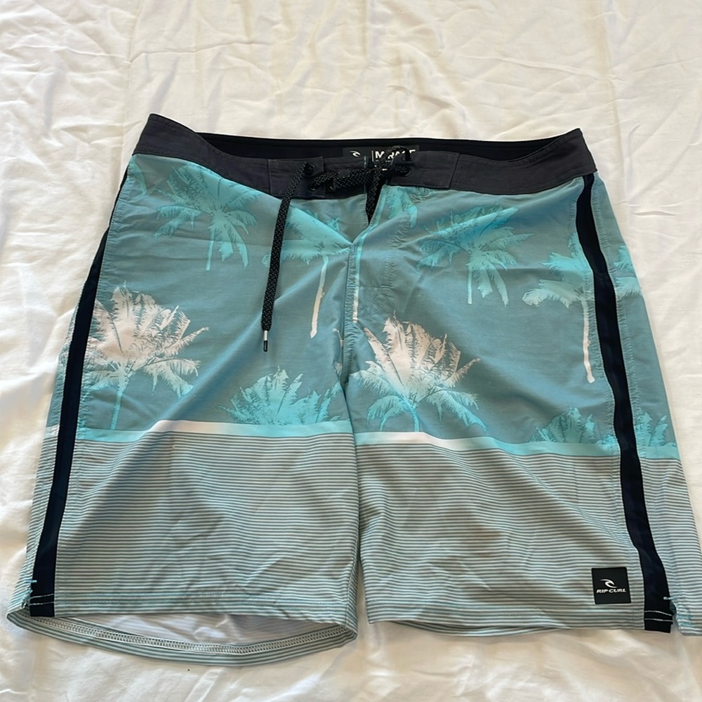 Rip curl mirage board shorts. Blue color way with white palm trees